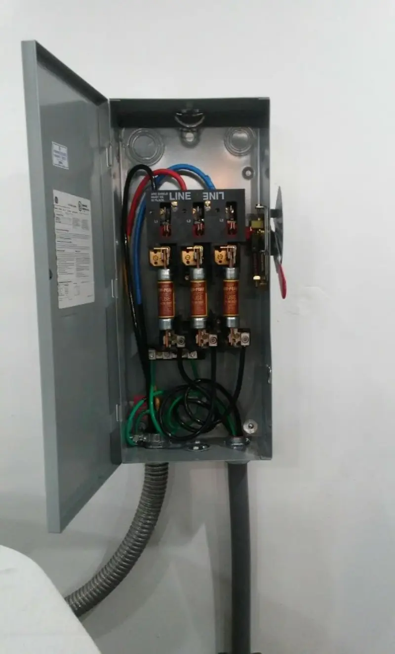 Three-phase disconnect switch installed for Smoke Detector Installation in Zion
